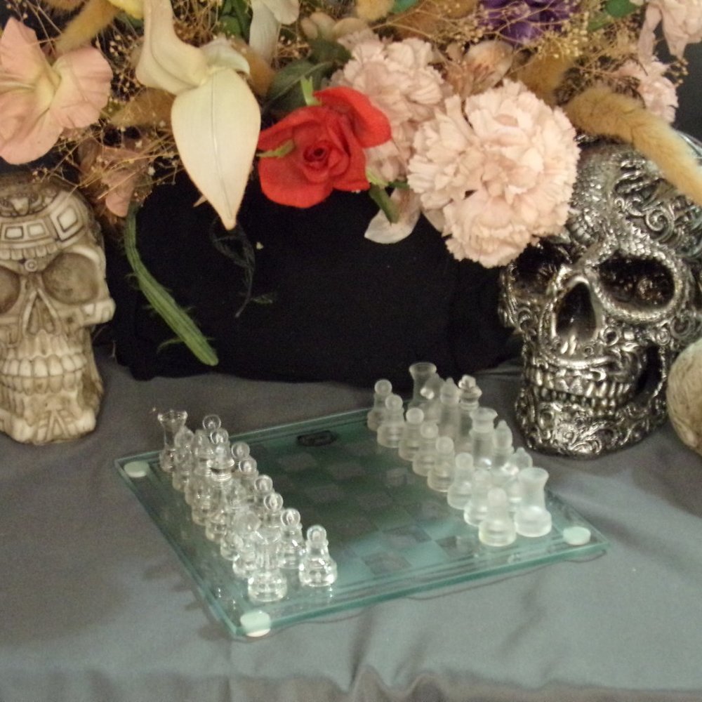 Beautiful Mini Glass Chess Set - Picture 4 of 5